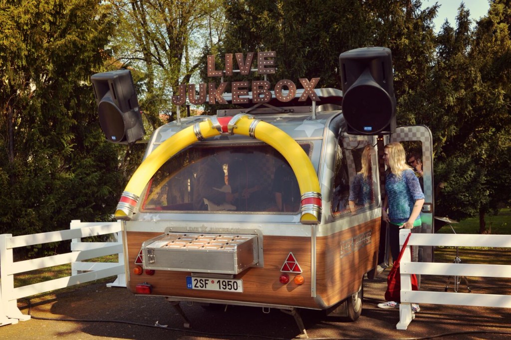 LIVE JUKEBOX