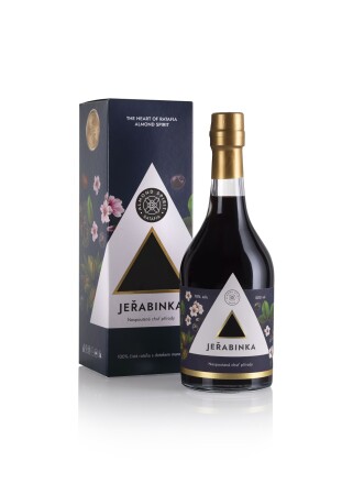 Jan_Kleiner_-_Almond_Spirit_-_Ratafia-Jeřabinka