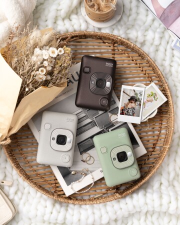 online and social-FLATLAY - LIPLAY - LIFESTYLE - 4X5